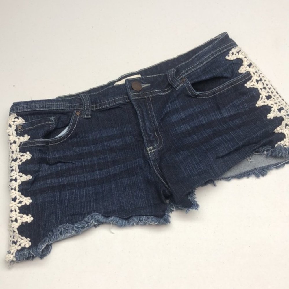 LIKE NEW URBAN HERITAGE LACE FINISHED JEAN SHORTS W 9/30 ⭐️